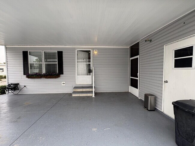 Foto del edificio - Beautiful 2-bed, 2-bath home is located in the highly desired Strawberry Ridge 55+ Community