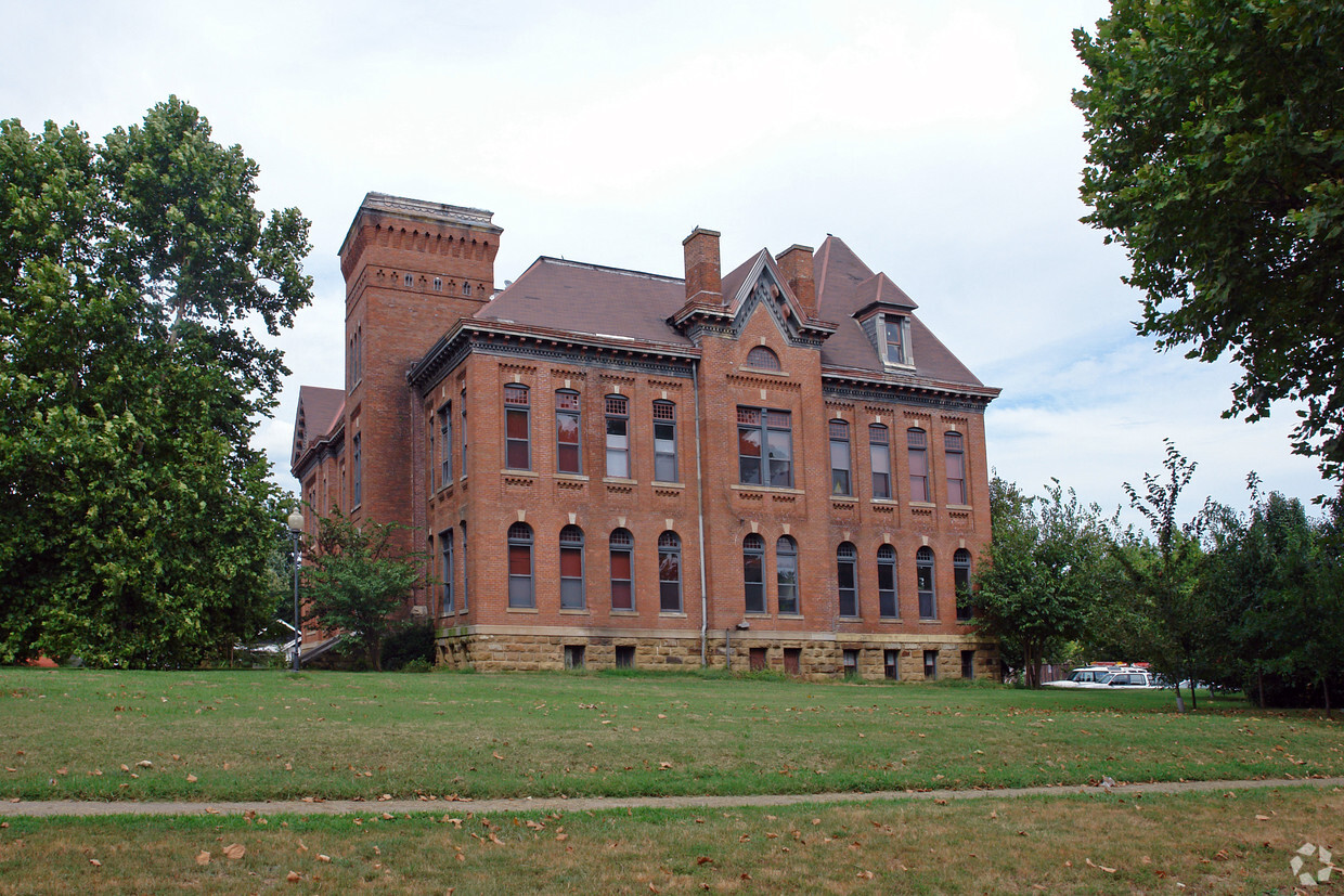 Primary Photo - Belle Grove Schoolhouse Apartments