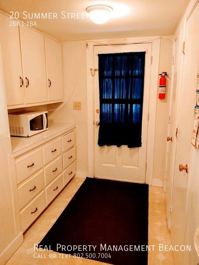 20 Summer St Unit 3, Lebanon, NH 03766 Room for Rent in Lebanon, NH