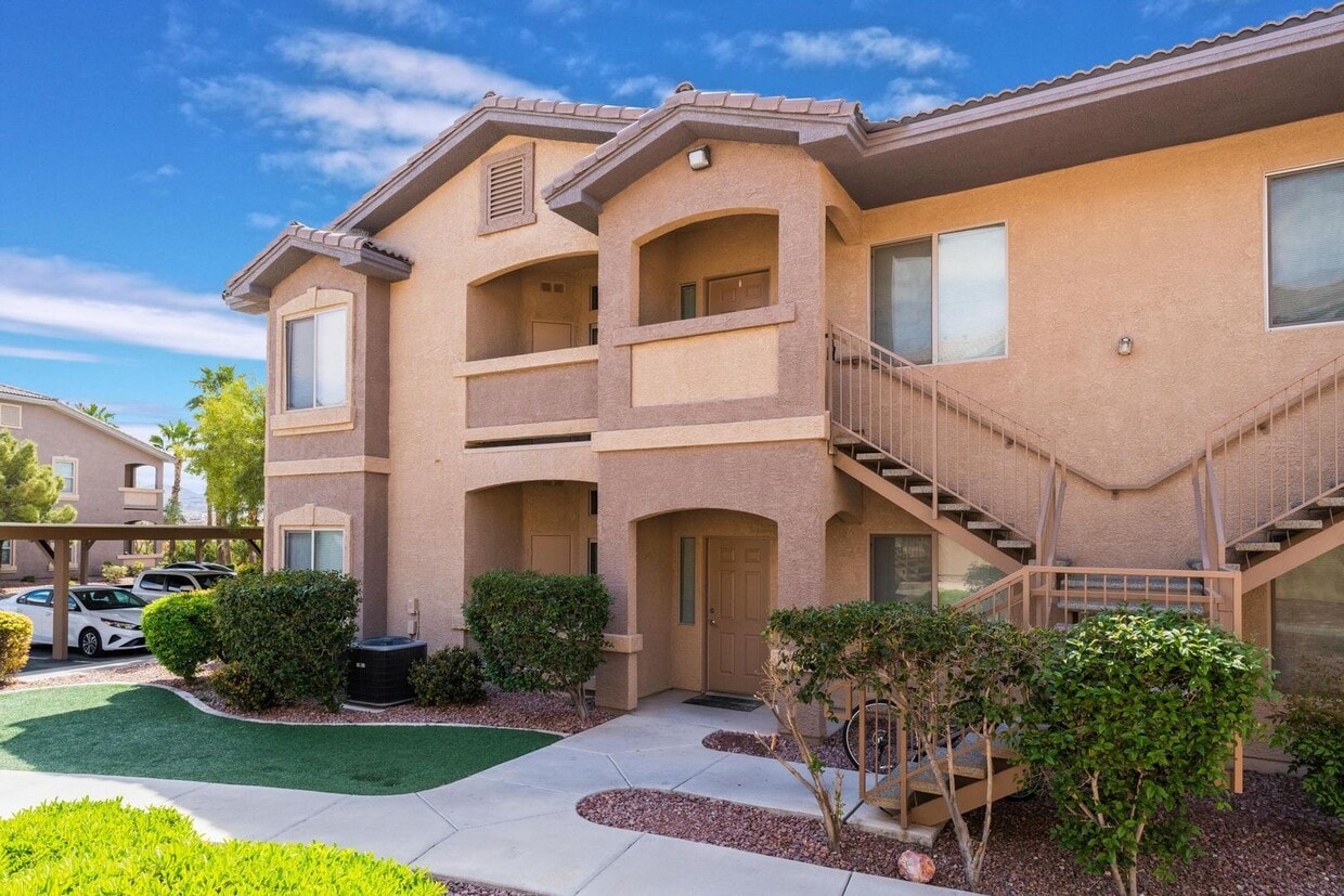 Primary Photo - Upgraded condo in gated community