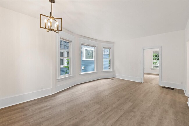Foto del edificio - 2026 E Kenilworth Pl