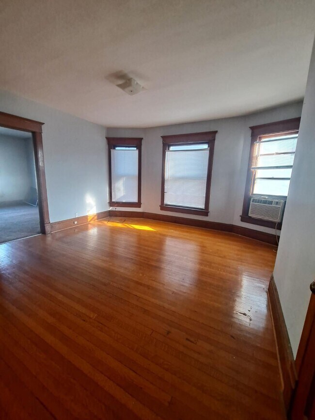 Foto del edificio - 1631 N California Ave