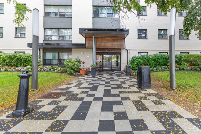 Entrée - 4981 Bathurst Apartments