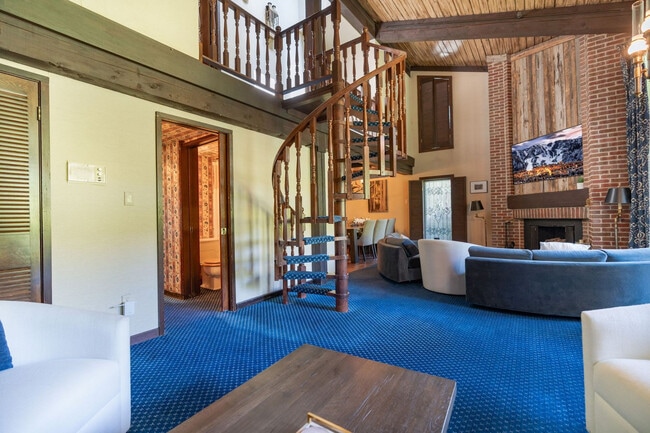 Building Photo - 70 Gallun Ln