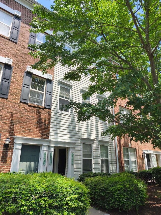 Charming Townhome-Style Condo with Garage ... - Charming Townhome-Style Condo with Garage ...