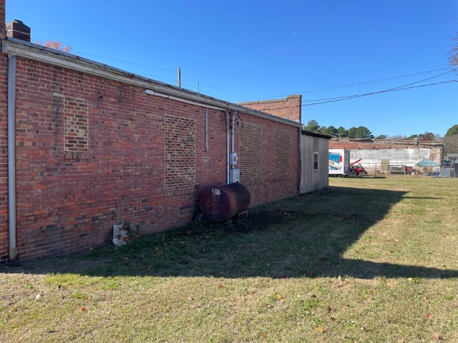 Building Photo - 100 W Green St