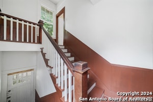 Building Photo - 422 W Mistletoe Ave