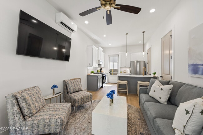 Building Photo - 204 Steiner Oaks