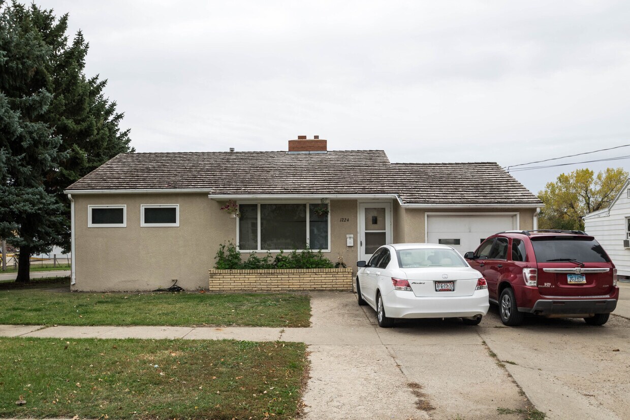 Foto principal - 1224 6th Ave NE