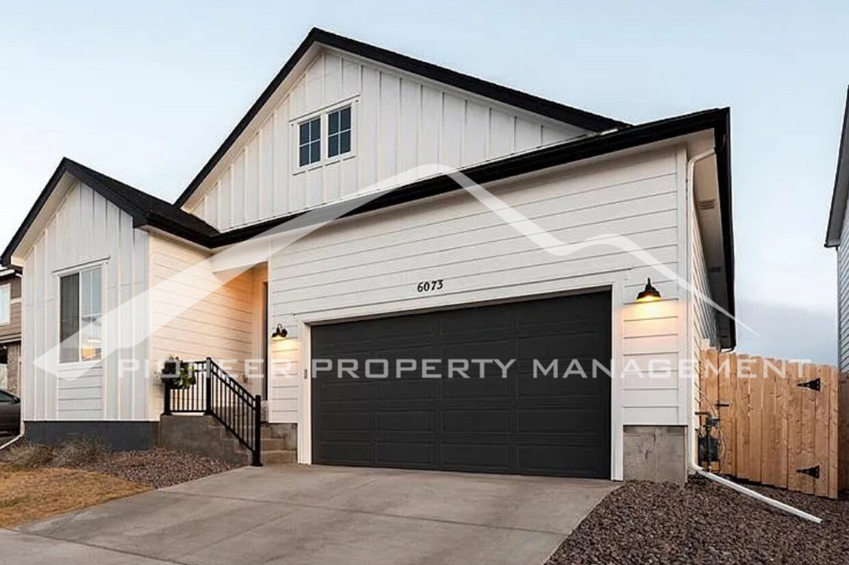 Foto principal - Stylish Main-Level Living with Finished Ba...