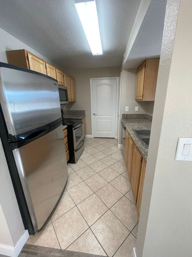 Building Photo - Tuscan Villa one bedroom condo