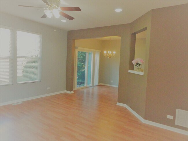 Building Photo - 1475 Yellowstone Dr