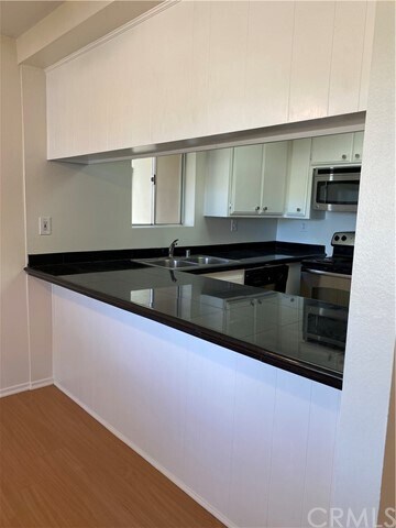 Foto del edificio - 24311 Canyon Lake Dr N