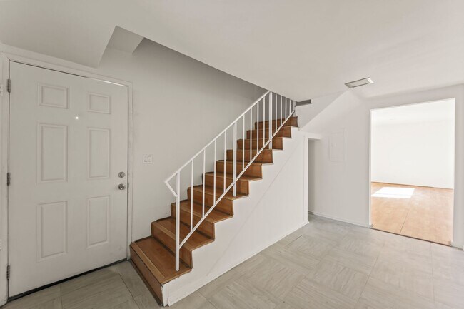 Foto del edificio - 5738 Woodman Ave