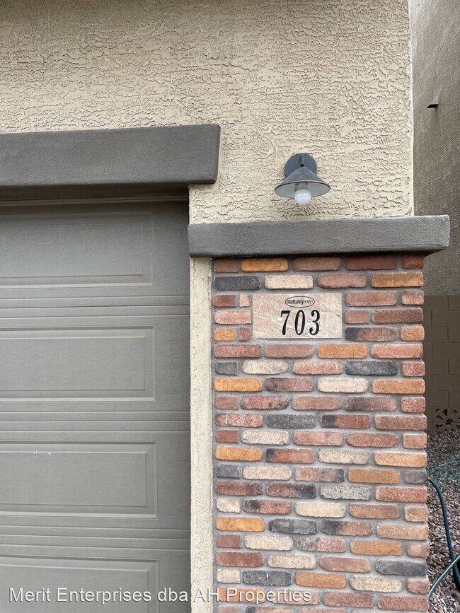 Foto del edificio - 4 br, 3.5 bath House - 703 W BROWNING PL