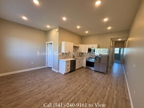 Building Photo - 2601 SW Hailey Ave