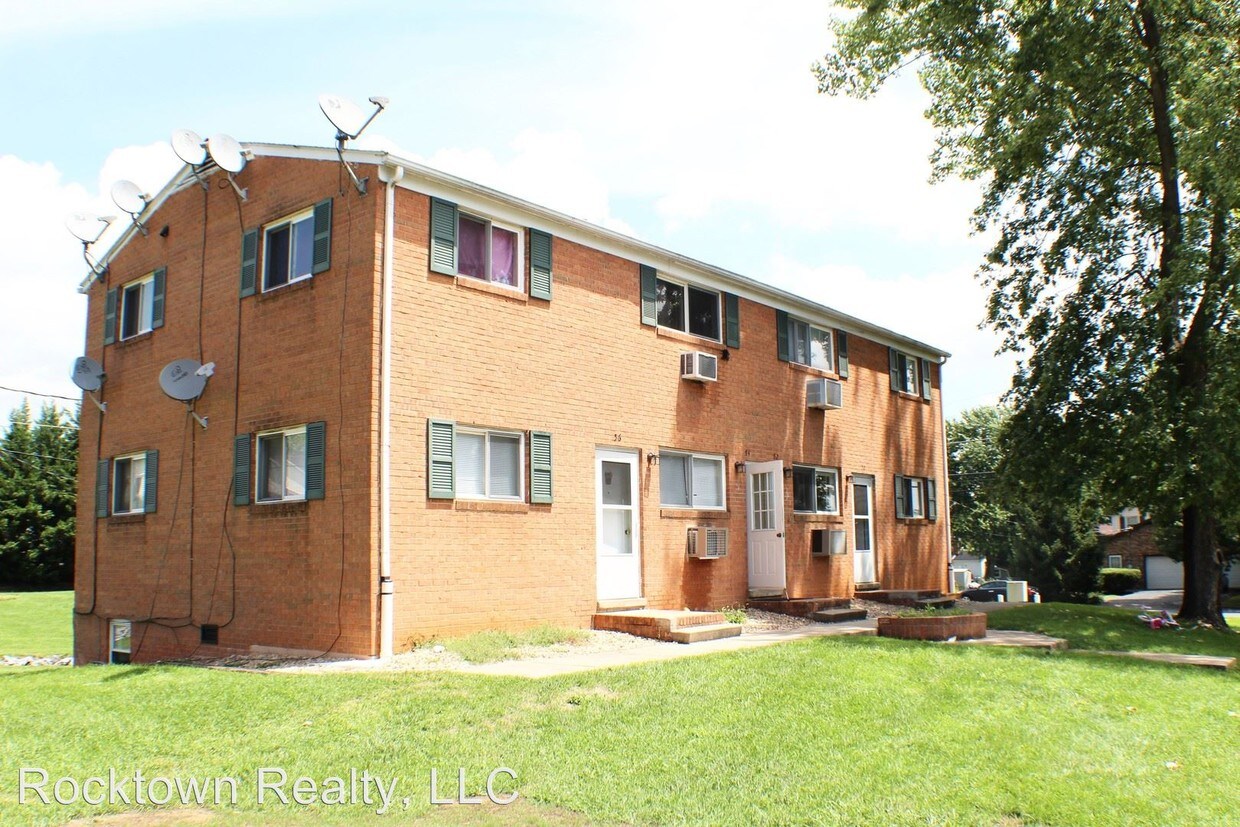70 Pleasant Hill Rd, Harrisonburg, VA 22801 Room for Rent in