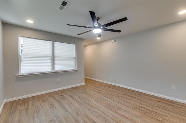 Building Photo - 2203 Milne St