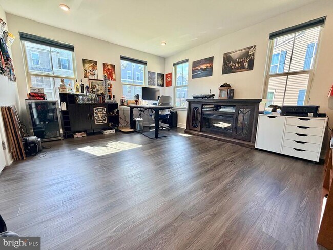 Foto del edificio - 8627 Satinwood Dr