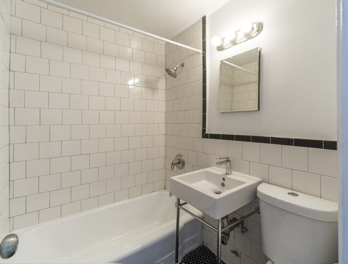 Building Photo - Beautiful Renovated studio