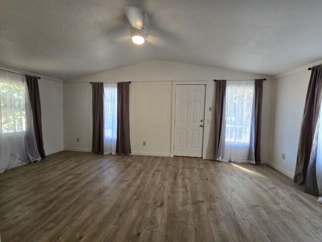 Foto del edificio - 1250 NW Ellan St