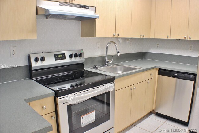 Foto del edificio - 437 SW 7th St