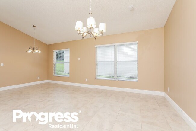 Foto del edificio - 636 Falling Oak Cove