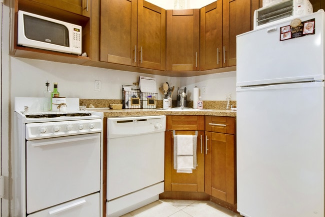 Building Photo - 65 W 85th St