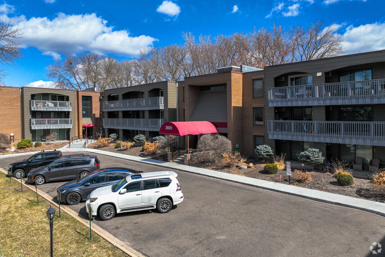 Hamline House Apartments in Roseville, MN