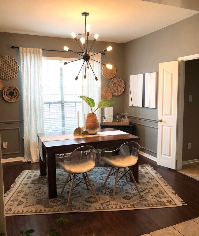 Foto del edificio - 5 bedroom 2.5 bathroom in Pecan Creek