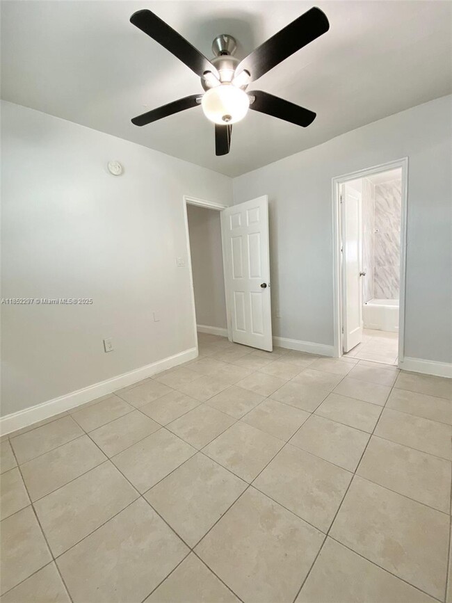 Foto del edificio - 330 NE 70th St