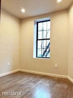 Foto del edificio - 242 Menahan St