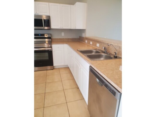 Foto del edificio - Available Soon! Nice 3 Bedroom 2 bath spli...