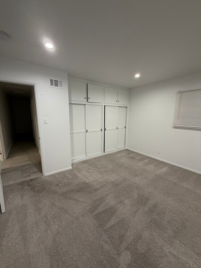 Foto del edificio - 44539 Lowtree Ave