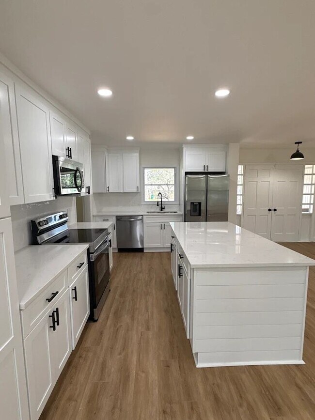 Foto del edificio - Spacious 4BR/3BA Retreat in Decatur