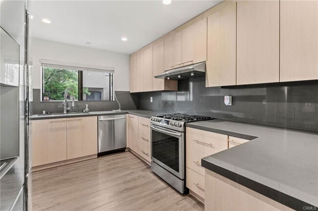 Foto del edificio - 5757 Owensmouth Ave