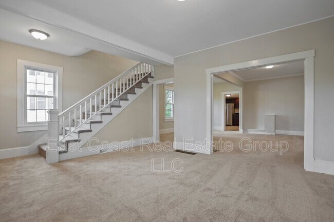 Building Photo - 605 W Potomac St