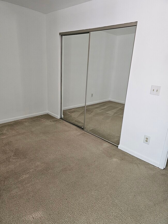 second bedroom with closet - 102 Finley Forest Dr