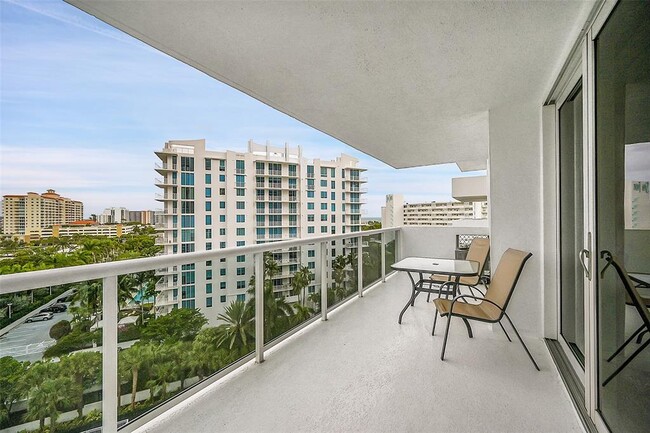 Foto del edificio - 2715 N Ocean Blvd