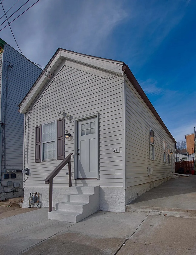Primary Photo - 27 W 12th St