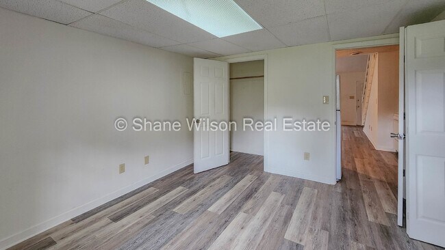 Building Photo - 2 BR 1.5 BA townhouse up for lease!