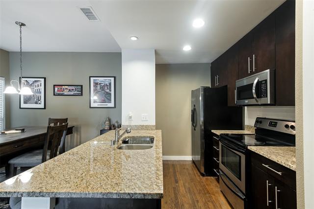 Foto del edificio - 5806 Birchbrook Dr