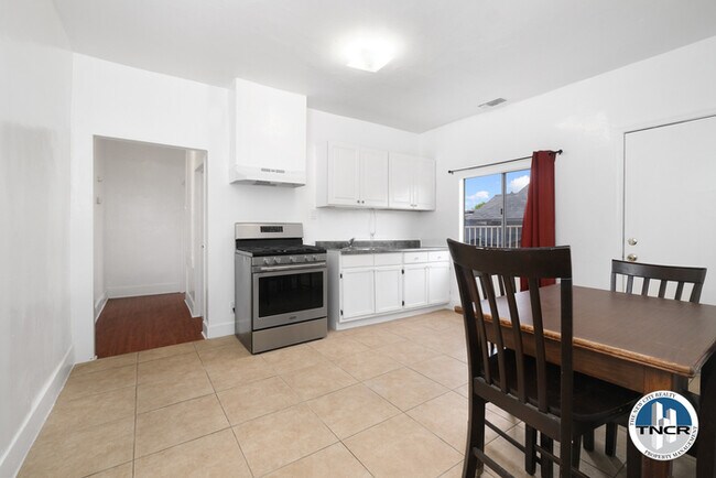 Building Photo - Coziest 1 BD in East LA