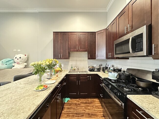 Foto del edificio - 3336 W Irving Park Rd