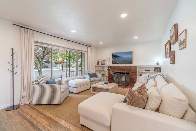 Foto del edificio - 1692 Oakhurst Ave