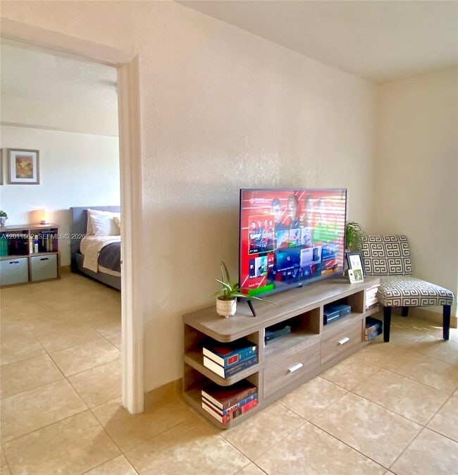 Foto del edificio - 445 SW 11th St