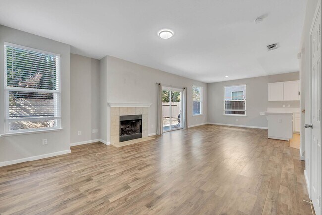 Building Photo - 681 Chateau Cir