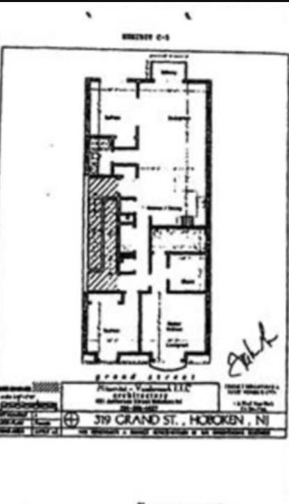Building Photo - 319 Grand St