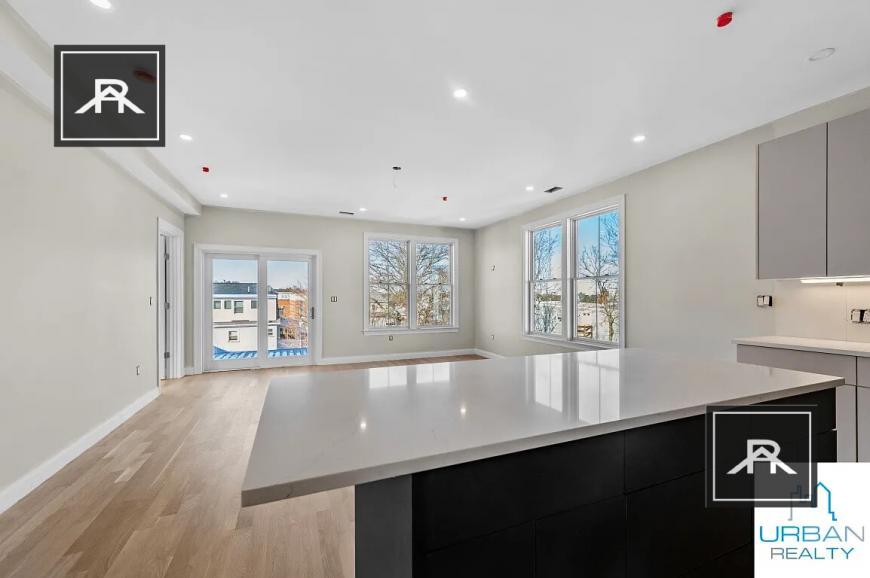 Foto principal - 4 bedroom in Brighton MA 02135