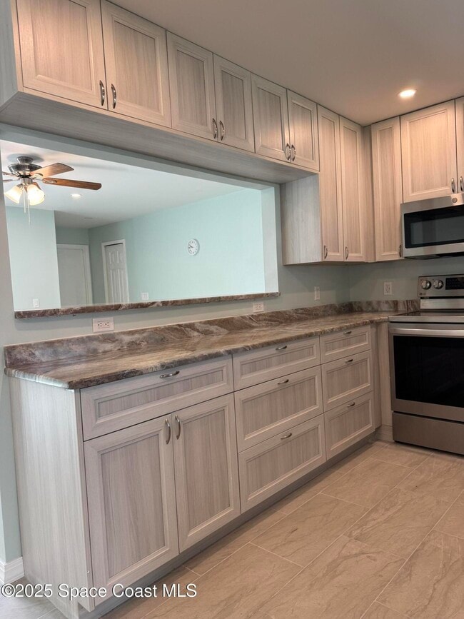Building Photo - 2841 College View Dr